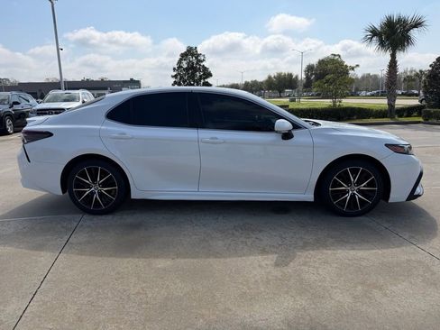 Used 2022 Toyota Camry SE image 6
