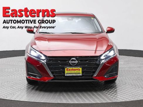 Used 2024 Nissan Altima 2.5 SV w/ SV Premium Package AWD/4WD image 2
