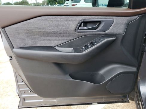 Used 2023 Nissan Rogue S FWD image 14