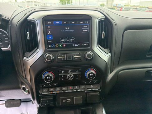 Used 2022 Chevrolet Silverado 1500 LTZ w/ LTZ Premium Package AWD/4WD image 27
