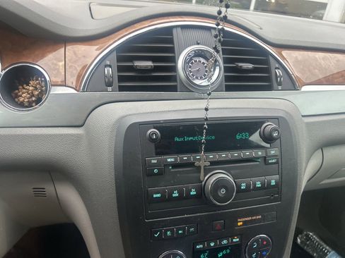 Used 2011 Buick Enclave CXL FWD image 11