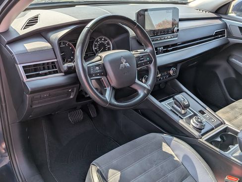Used 2024 Mitsubishi Outlander SE Black Edition FWD image 16