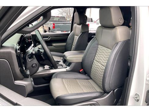Used 2025 Chevrolet Silverado 1500 ZR2 w/ Technology Package image 26