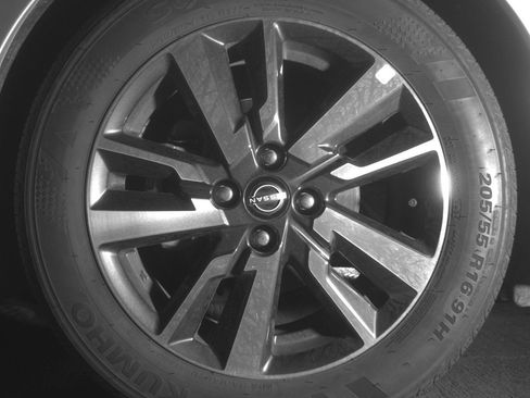 Used 2025 Nissan Versa SV image 12