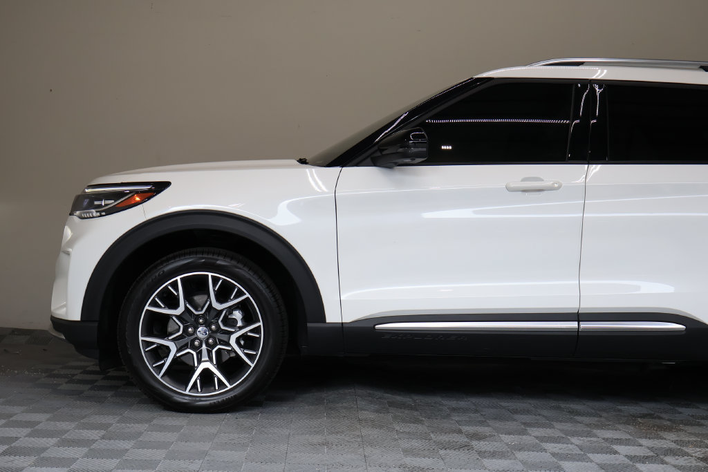 Used 2025 Ford Explorer Platinum w/ Ultimate Package AWD/4WD image 8