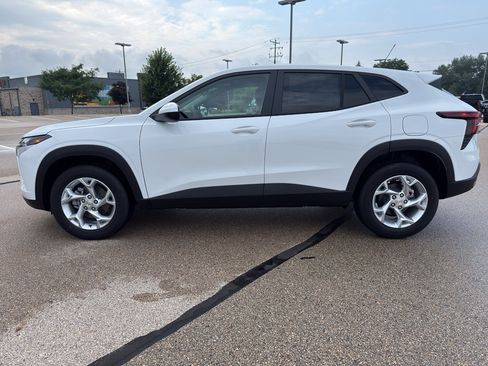 New 2026 Chevrolet Trax LS w/ LS Convenience Package FWD image 2