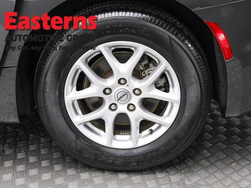 Used 2023 Chrysler Pacifica Touring-L FWD image 8