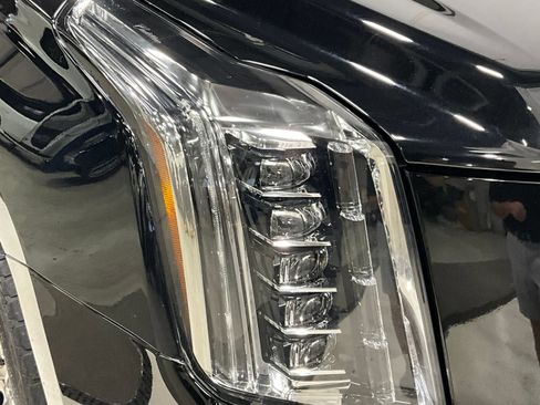 Used 2020 Cadillac Escalade ESV Luxury w/ Escalade Sport Edition AWD/4WD image 27