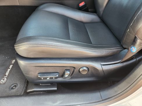Used 2016 Lexus IS 200t RWD image 9