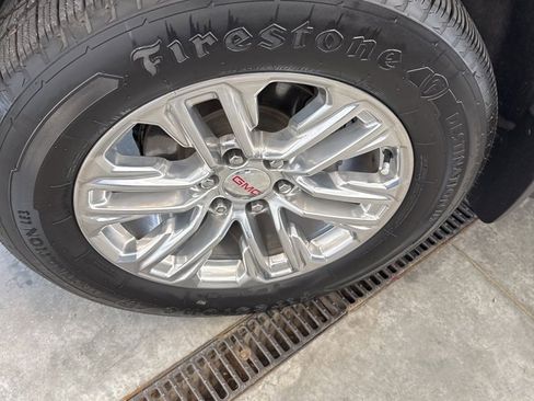 Used 2021 GMC Yukon SLT w/ SLT Premium Package image 19