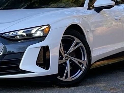 Used 2022 Audi e-tron GT Premium Plus image 2