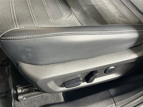 Used 2024 Mitsubishi Outlander SE image 18