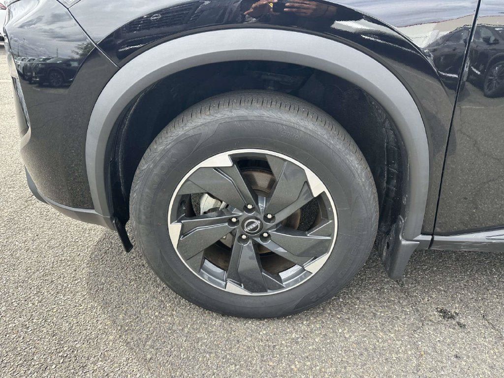 Certified 2025 Nissan Rogue SV w/ SV Premium Package AWD/4WD image 7