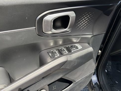Used 2025 Kia Sorento LX FWD image 18