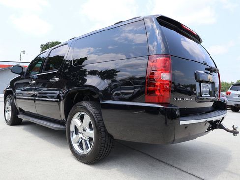 Used 2012 Chevrolet Suburban LTZ RWD image 4