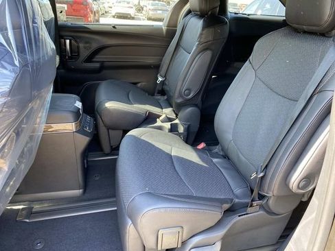 New 2026 Toyota Sienna Platinum AWD/4WD image 7
