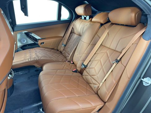 Used 2023 BMW i7 xDrive60 image 57