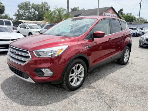 Used 2017 Ford Escape SE FWD image 2