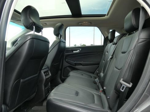 Used 2017 Ford Edge Titanium w/ Equipment Group 301A AWD/4WD image 18
