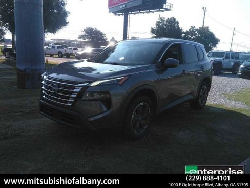 Used 2024 Nissan Rogue SV AWD/4WD image 1