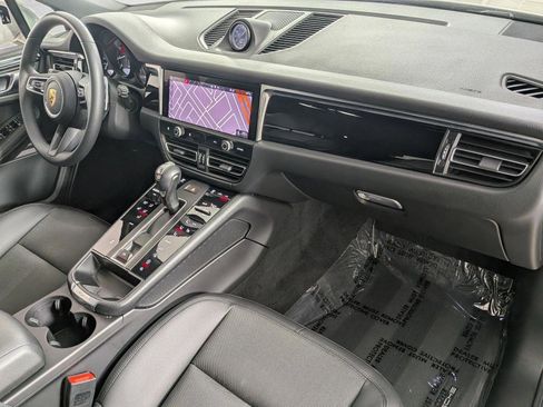 Certified 2022 Porsche Macan AWD/4WD image 25