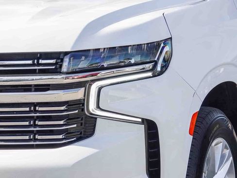 Used 2023 Chevrolet Suburban Premier image 8