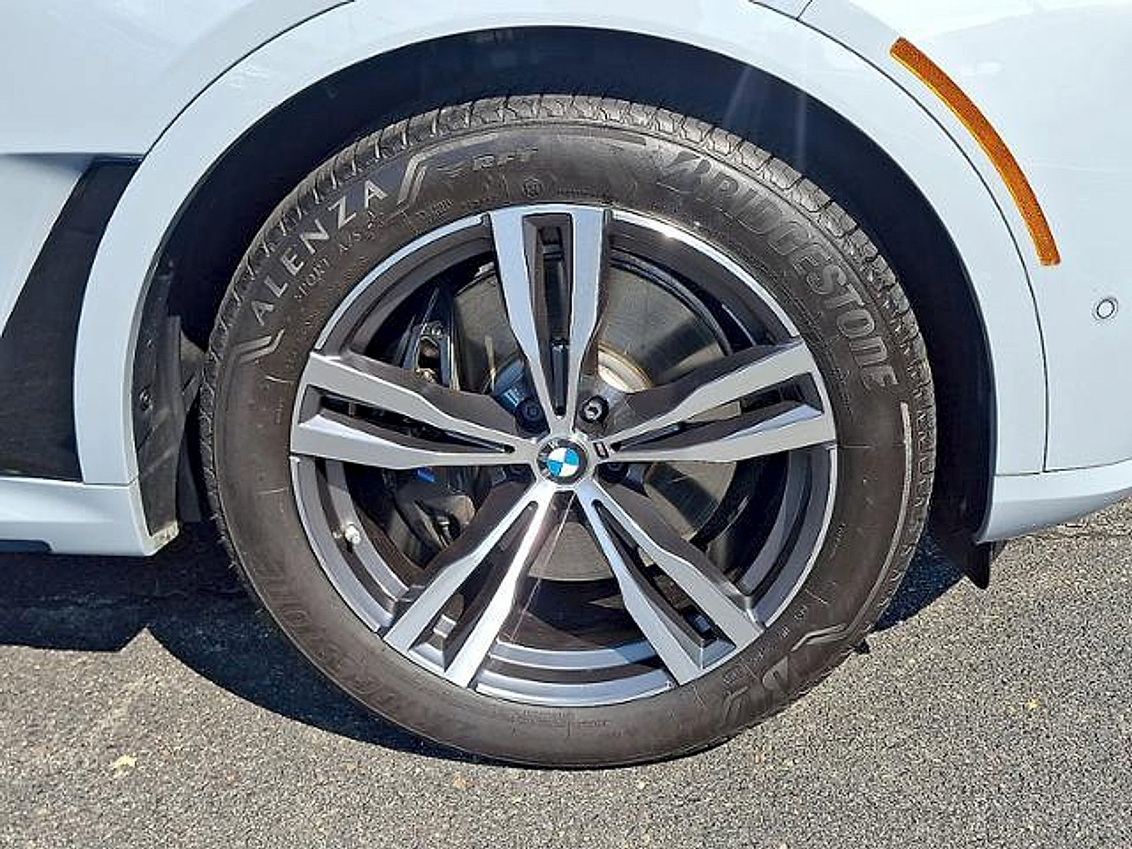 Used 2026 BMW X7 xDrive40i w/ M Sport Package AWD/4WD image 28