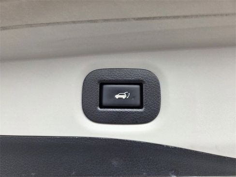 Used 2018 Nissan Rogue SV image 10