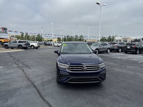 Used 2024 Volkswagen Tiguan SE FWD image 7