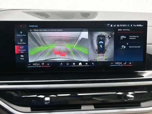 Used 2025 BMW X7 M60i image 18