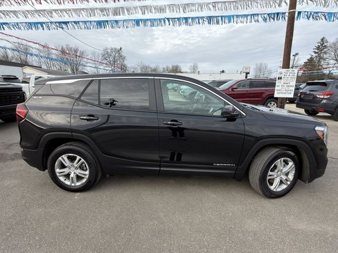 Used 2023 GMC Terrain SLE image 5