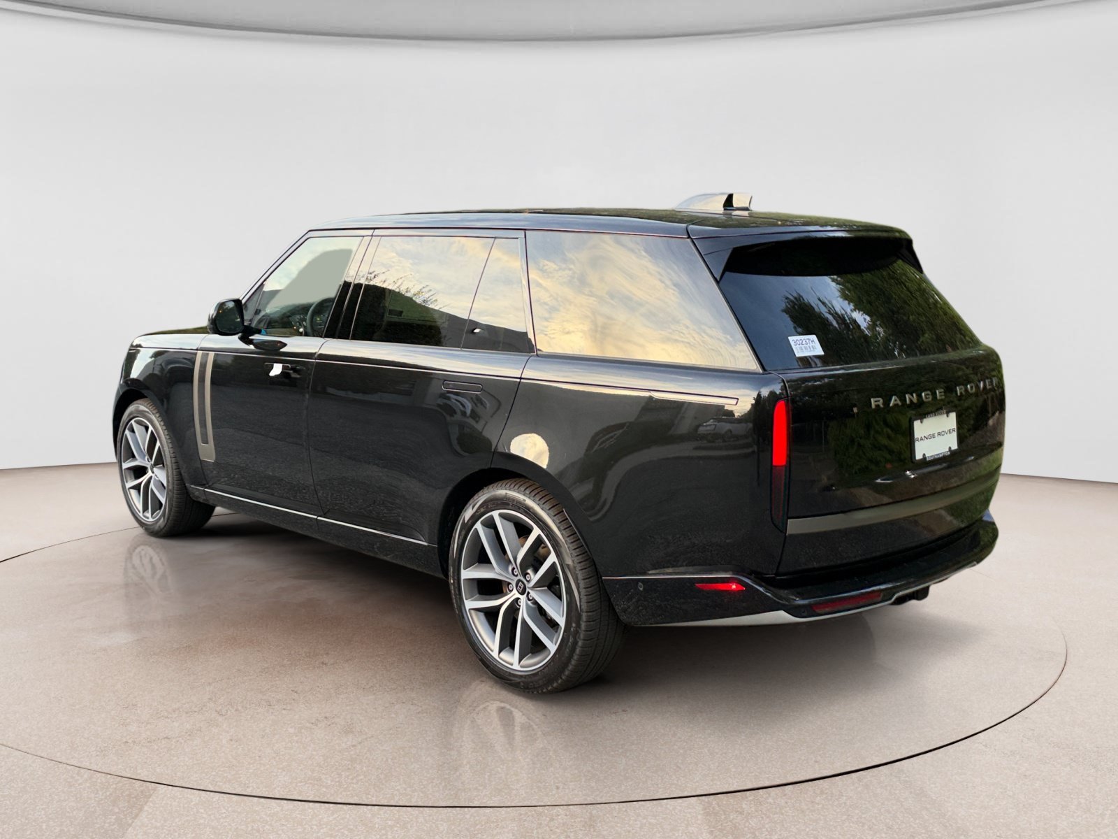 New 2027 Land Rover Range Rover Long Wheelbase SE AWD/4WD image 3