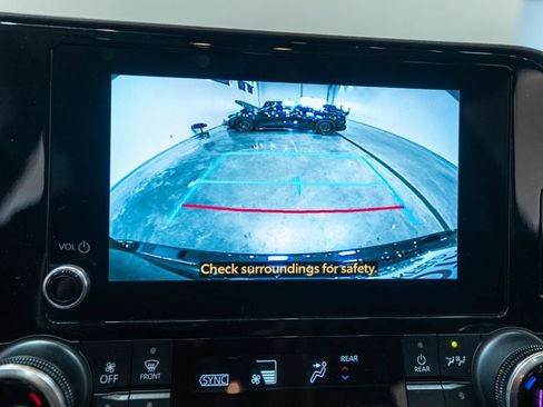 Used 2023 Toyota Highlander XLE AWD/4WD image 29
