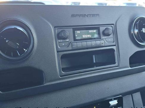 Used 2025 Mercedes-Benz Sprinter 2500 image 31