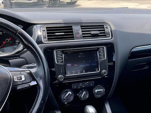 Used 2016 Volkswagen Jetta SEL image 9