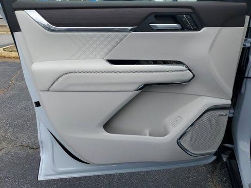 New 2026 GMC Acadia Denali w/ Super Cruise Package image 18