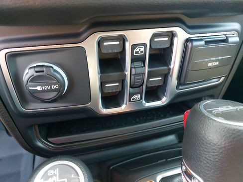 Used 2026 Jeep Gladiator Sport AWD/4WD image 29