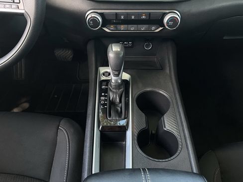 Used 2025 Nissan Altima 2.5 SV FWD image 10