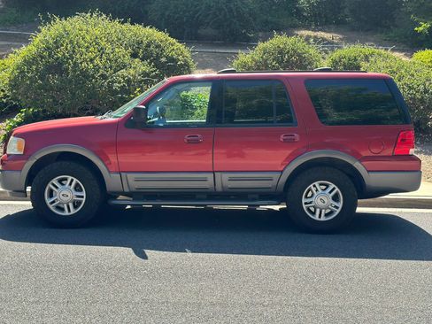 Used 2004 Ford Expedition XLT RWD image 2