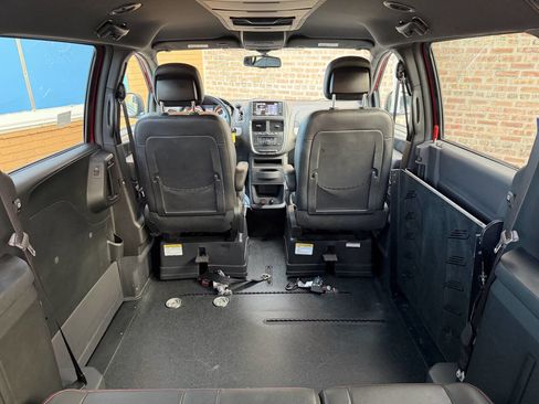 Used 2015 Dodge Grand Caravan R/T w/ Safety Sphere Group image 19