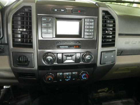 Used 2019 Ford F250 XL w/ Power Equipment Group RWD image 12