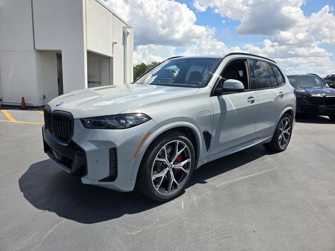 New 2026 BMW X5 xDrive50e w/ Executive Package AWD/4WD image 7