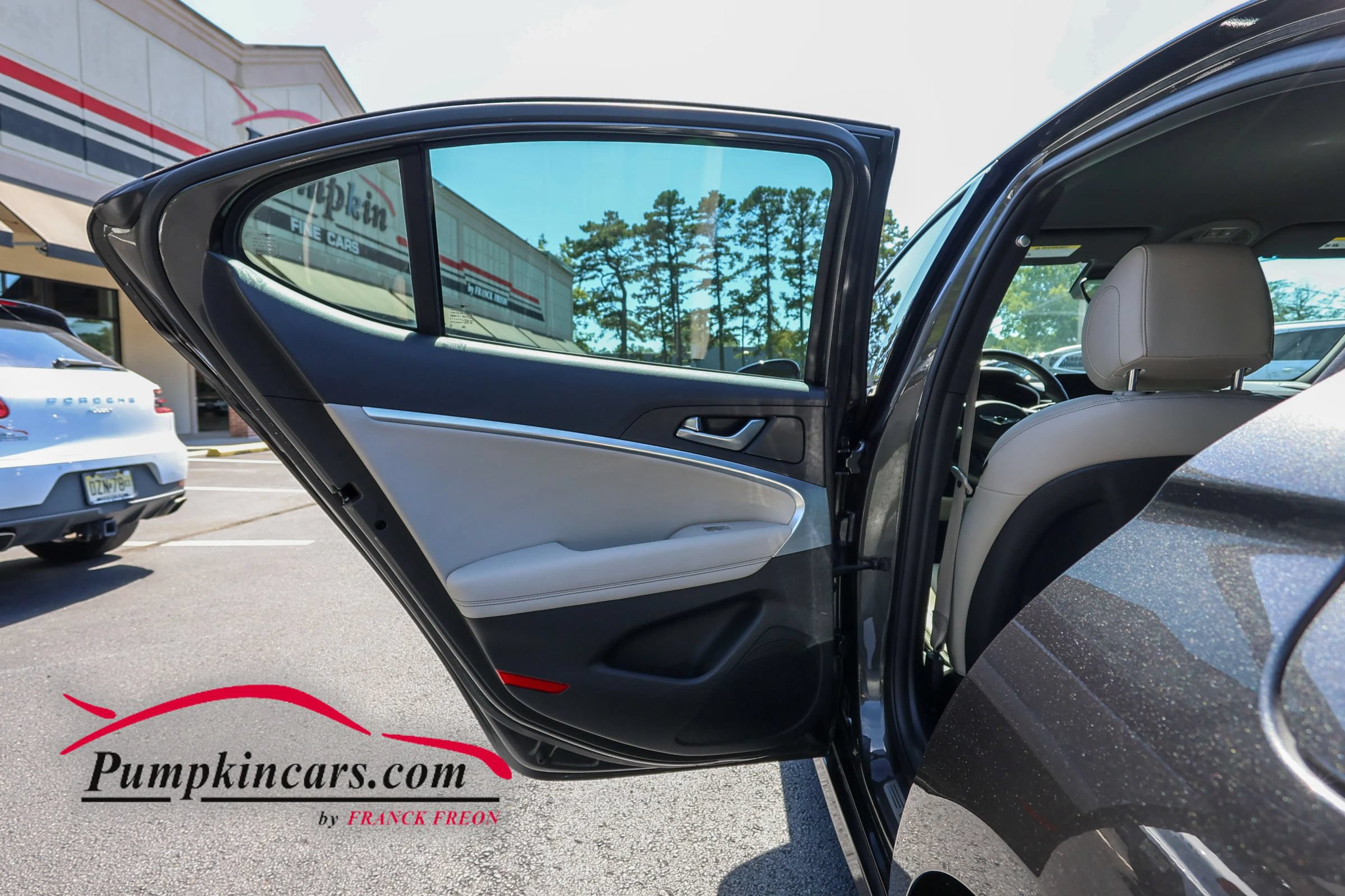 Used 2023 Genesis G70 2.0T RWD image 19