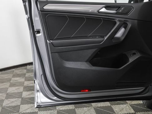 Used 2022 Volkswagen Tiguan SE R-Line image 32