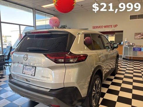 Used 2023 Nissan Rogue SV image 7