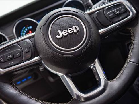 Used 2023 Jeep Wrangler Unlimited Sahara w/ Cold Weather Group AWD/4WD image 32