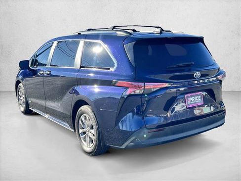 Certified 2021 Toyota Sienna XLE image 7