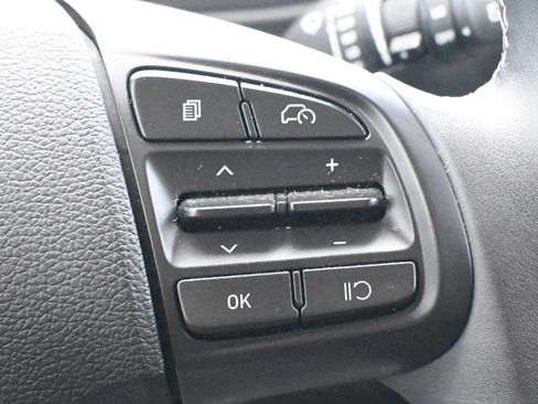 Used 2025 Hyundai Venue SEL FWD image 14