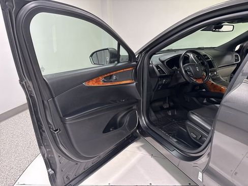 Used 2018 Lincoln MKX Reserve w/ Driver Assistance Package image 11