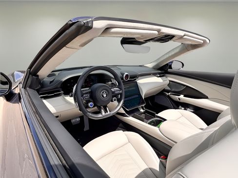 Used 2024 Maserati GranCabrio Trofeo AWD/4WD image 18